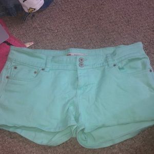 Levi’s shorty shorts